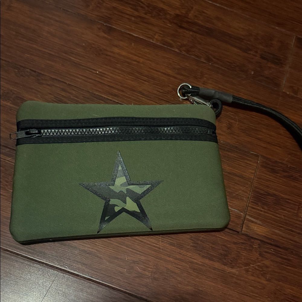 Green Star-Embellished Neoprene Clutch Wristlet Black Zipper - Washable NEW